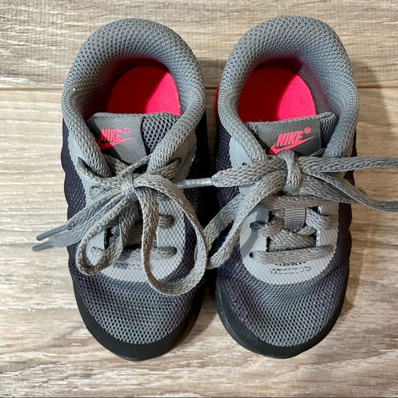 Nike Air Max Invigor 749577-006 Size 6C Sneaker Black Pink Grey - Picture 8 of 10